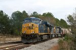 CSX 5377 leads a northbound train 